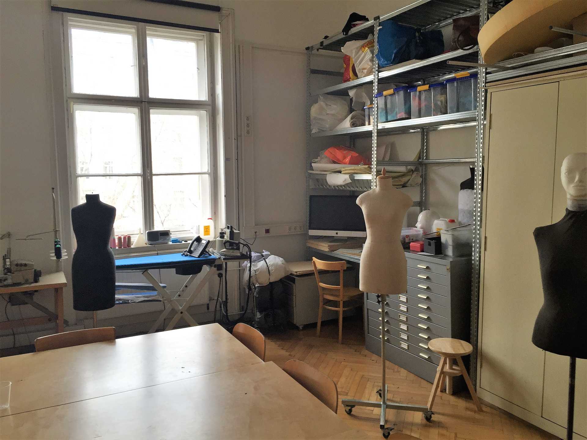 A tanterem egy része, ahol László órái zajlanak
