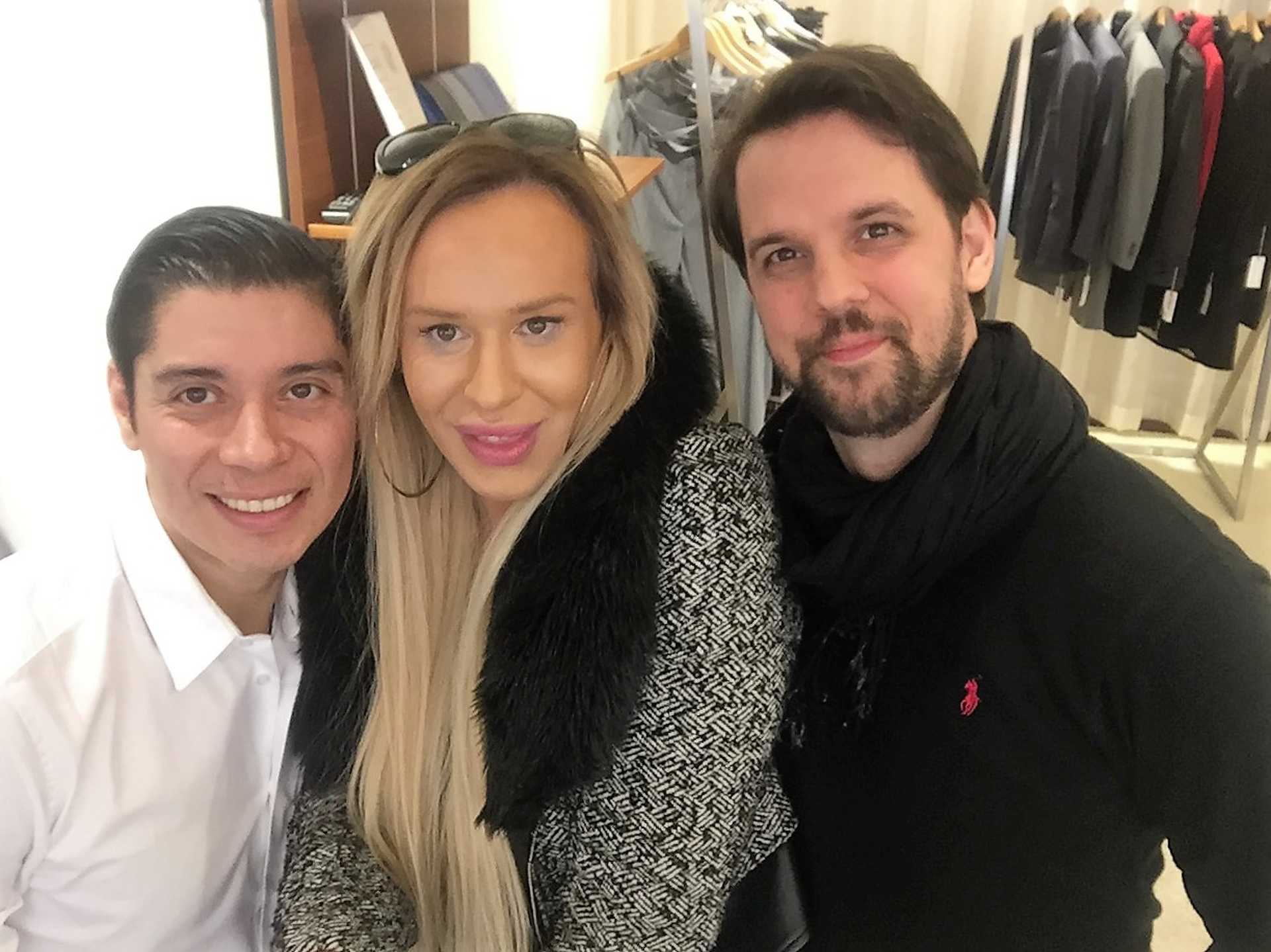 Alexis Fernandez - az üzlet egyik tulajdonosa, én és Lukács László