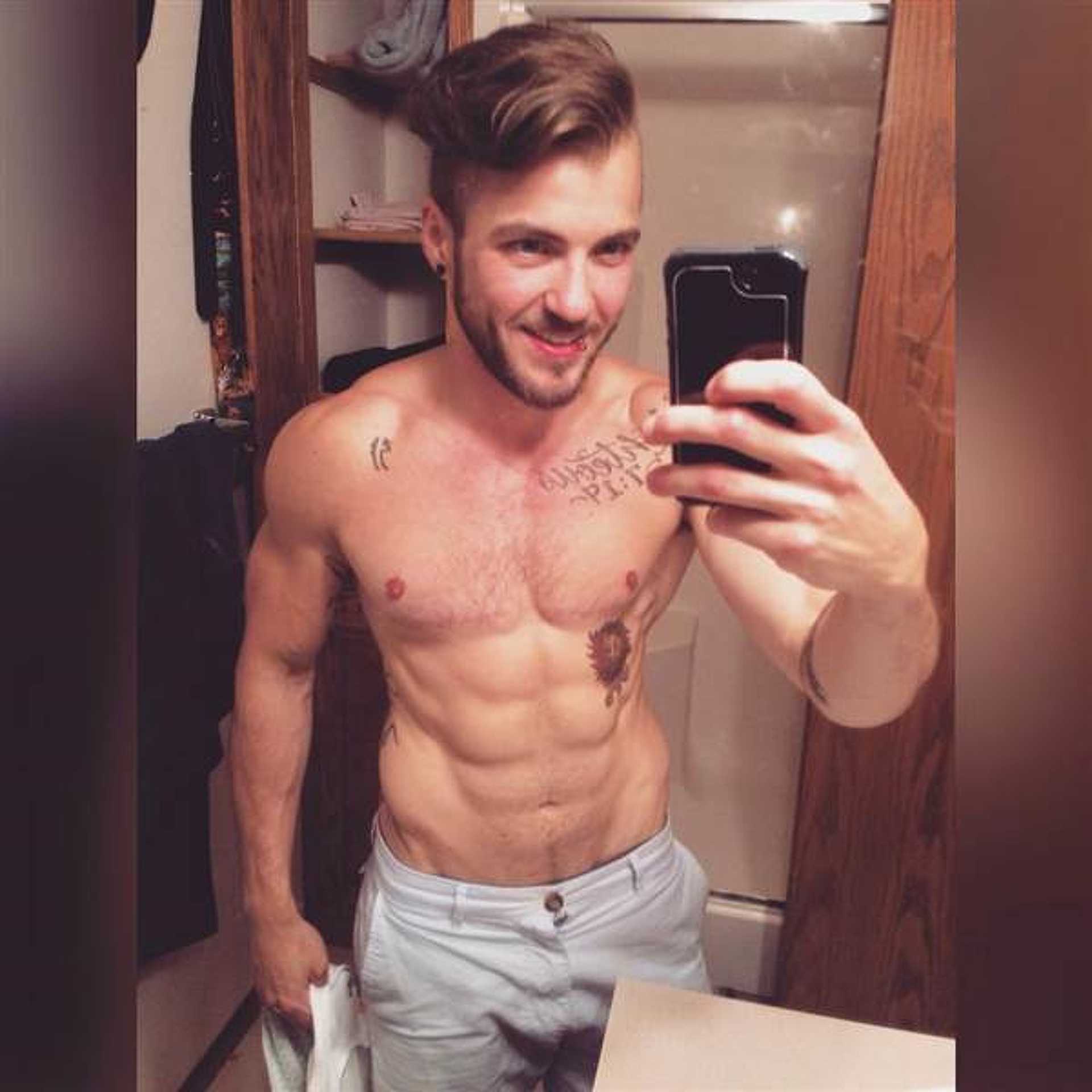 Aydian Dowling ez első transzférfi, aki a Men's Health magazin címlapján szerepelt.