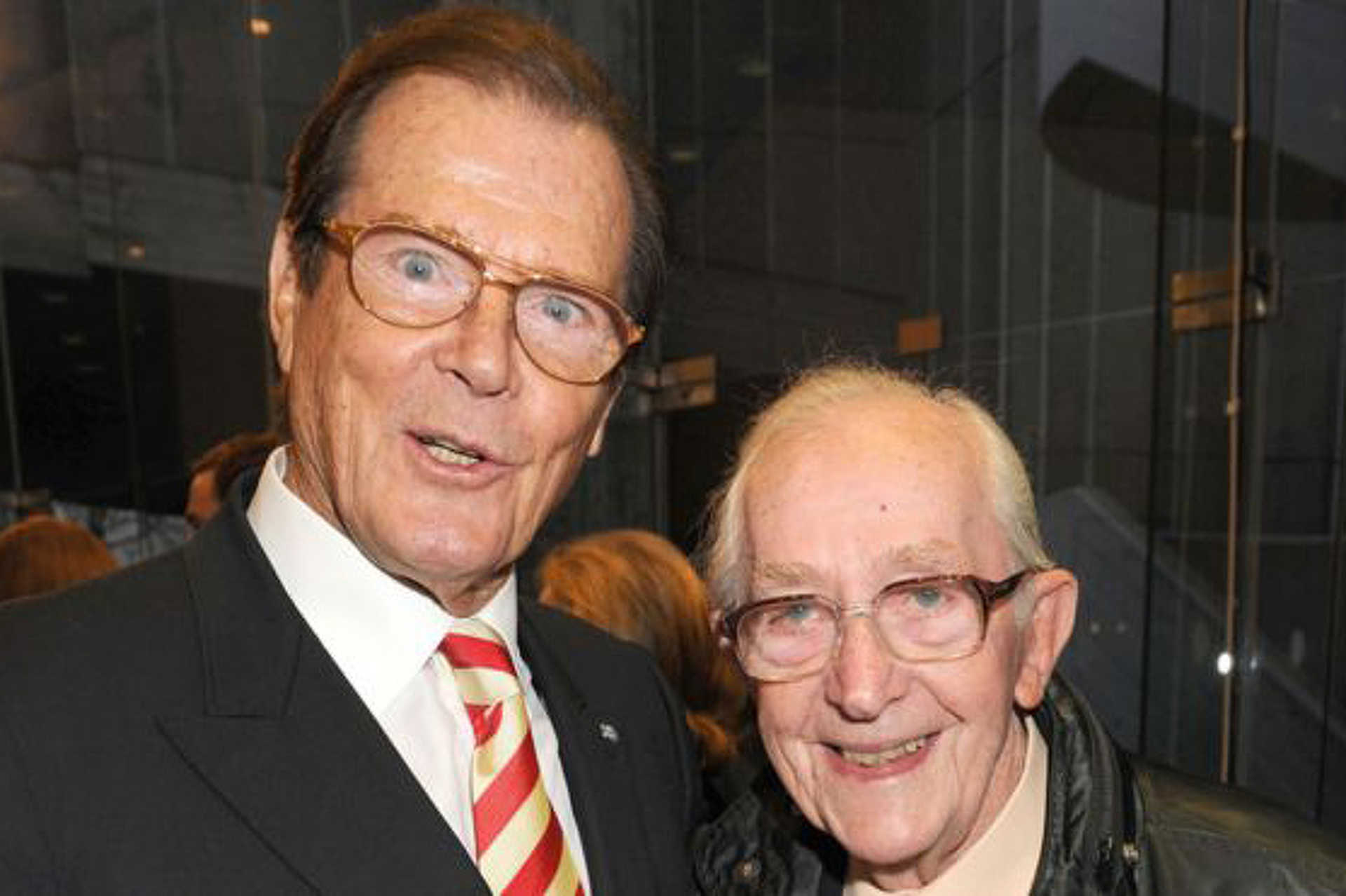 Roger Moore és Lewis Gilbert