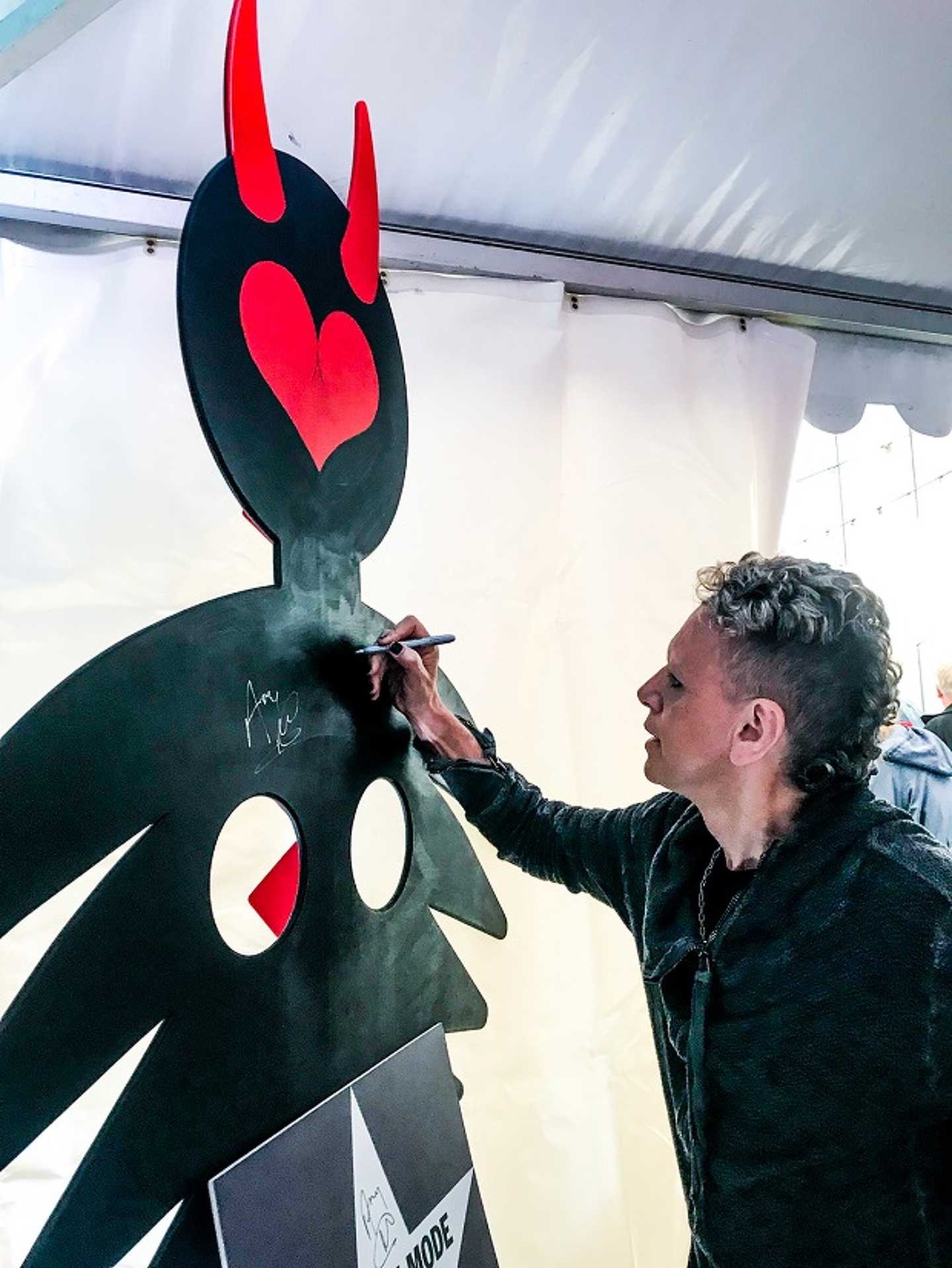 Széket avattak Sopronban a Depeche Mode tiszteletére