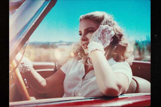 Lana Del Rey: Chemtrails Over the Country Club