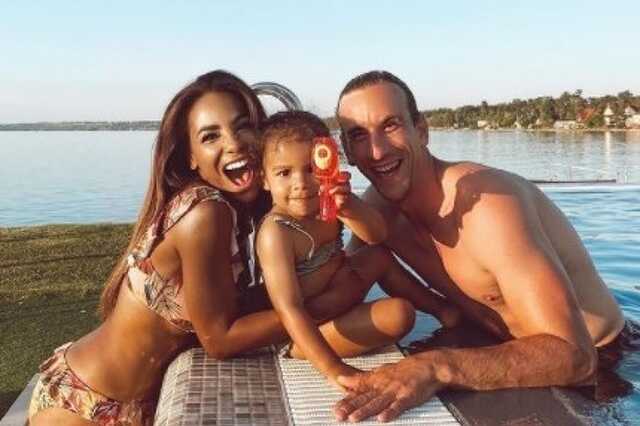 Aryee Claudia Dedei, Tücsi