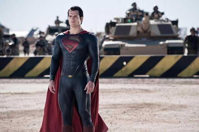 Henry Cavill Supermant alakítva
