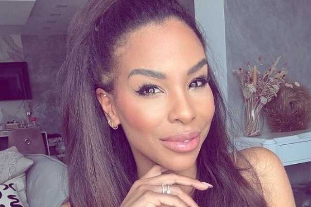 Aryee Claudia Dedei, Tücsi