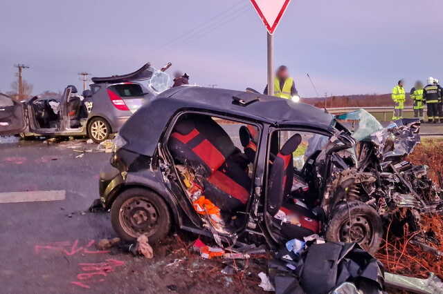 Meghalt az okozó utasa - két Hyundai ütközött frontálisan Körmend közelében a 86-oson