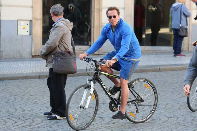 Arnold Schwarzenegger biciklin