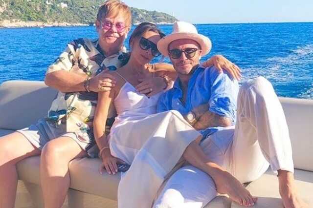 Elton John, Victoria és David Beckham