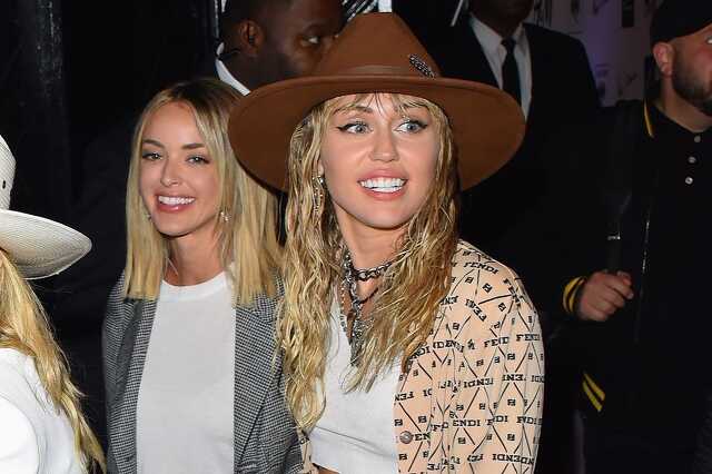 Miley Cyrus és Kaitlynn Carter