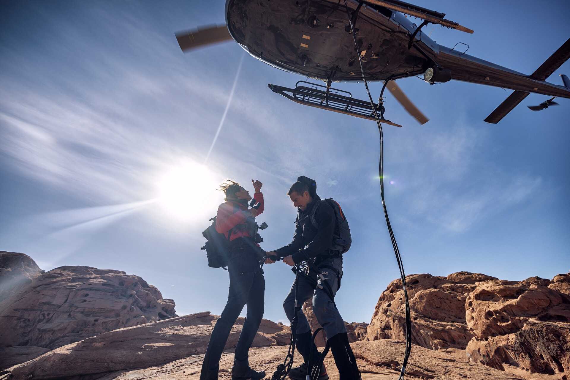 Bear Grylls és Rita Ora