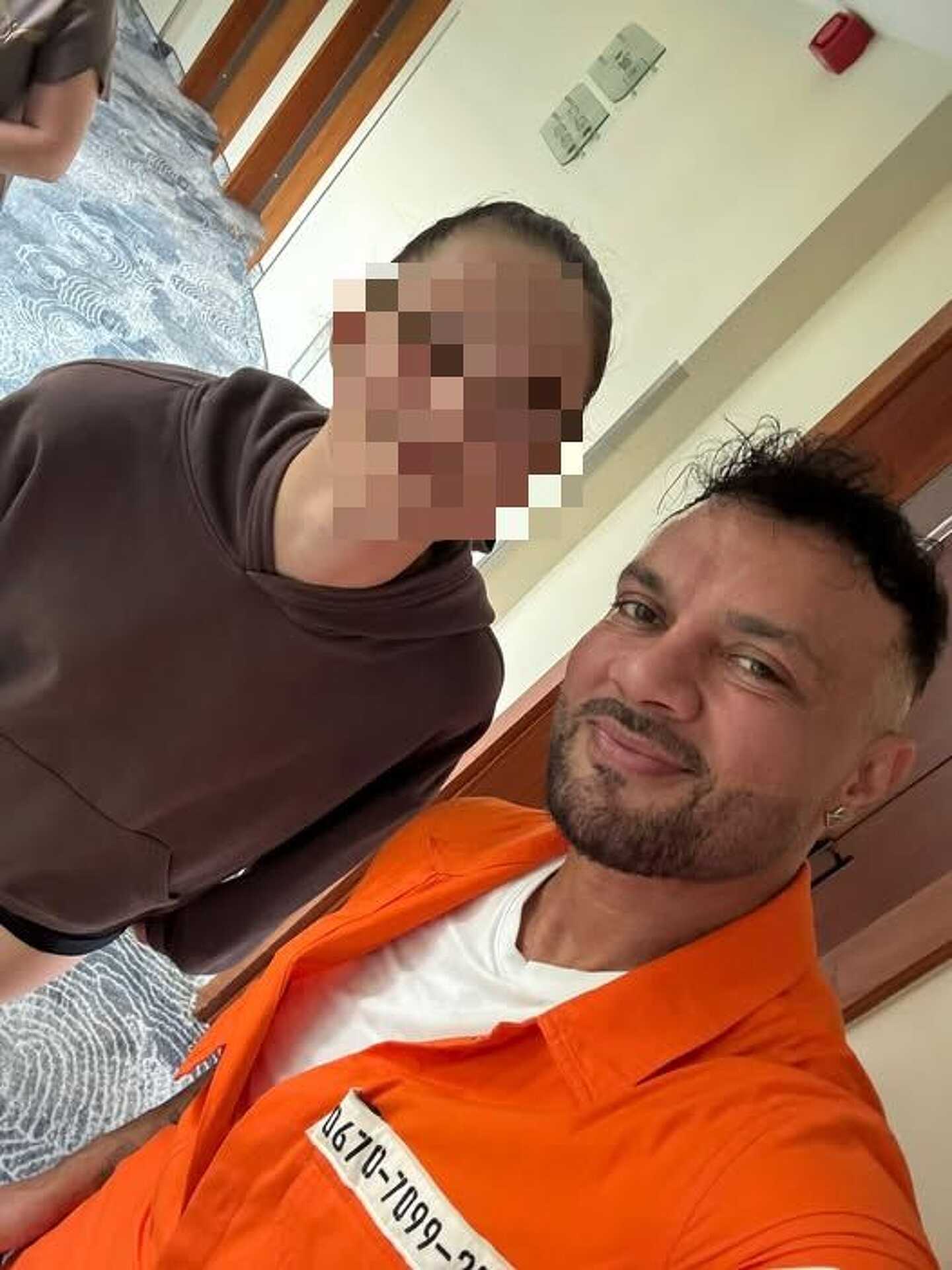 Gáspár Laci az egy fiatal lánnyal szelfizett a sárvári hotelben
