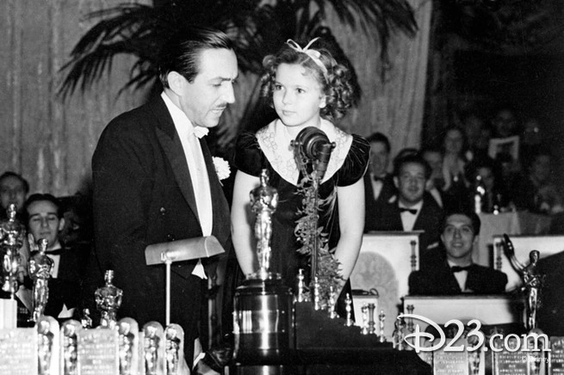 Walt Disney és a különleges, Hófehérke és a hét törpe után mintázott Oscar-díj