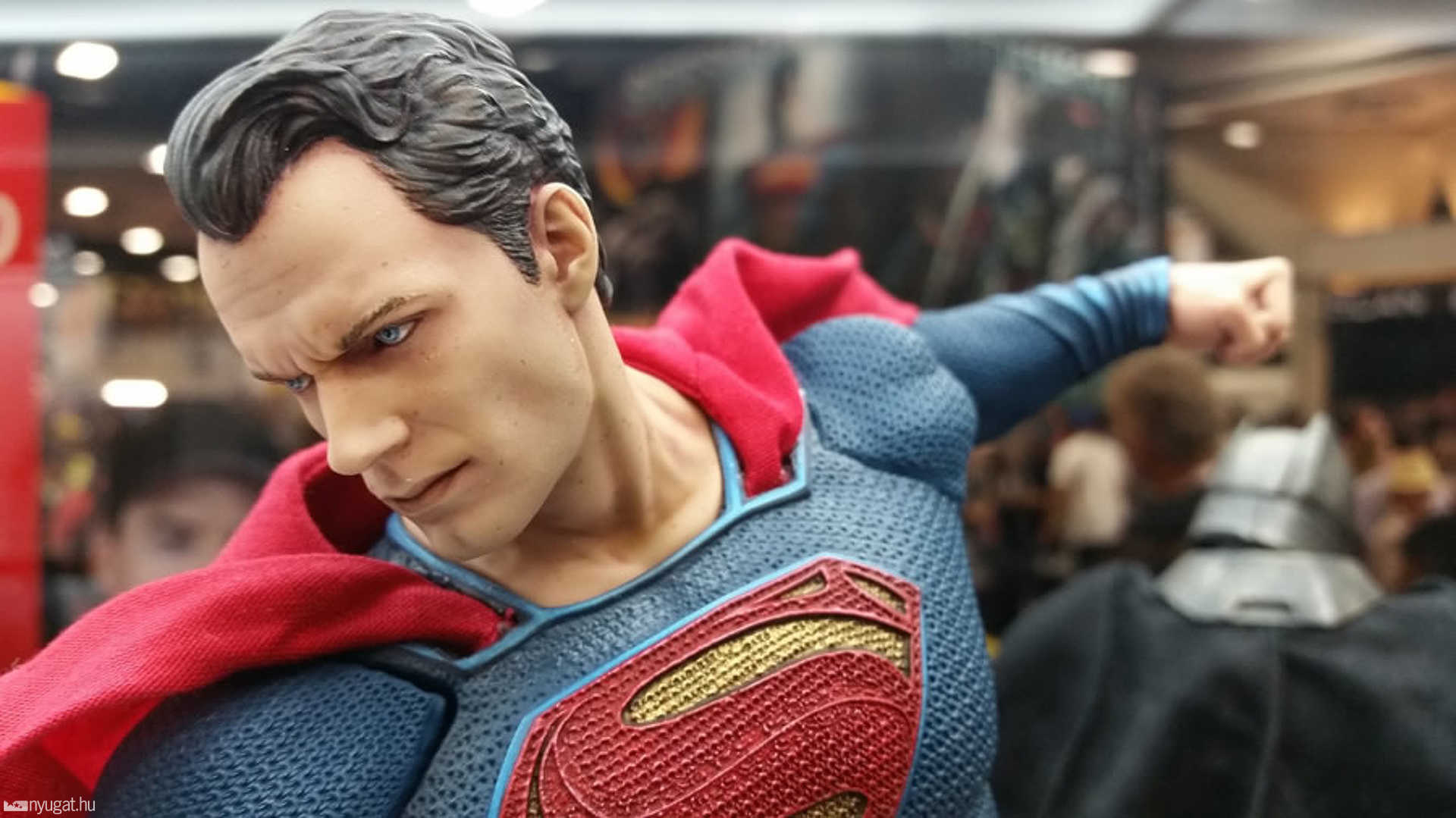 Batman Superman ellen: Az igazság hajnala szobrok