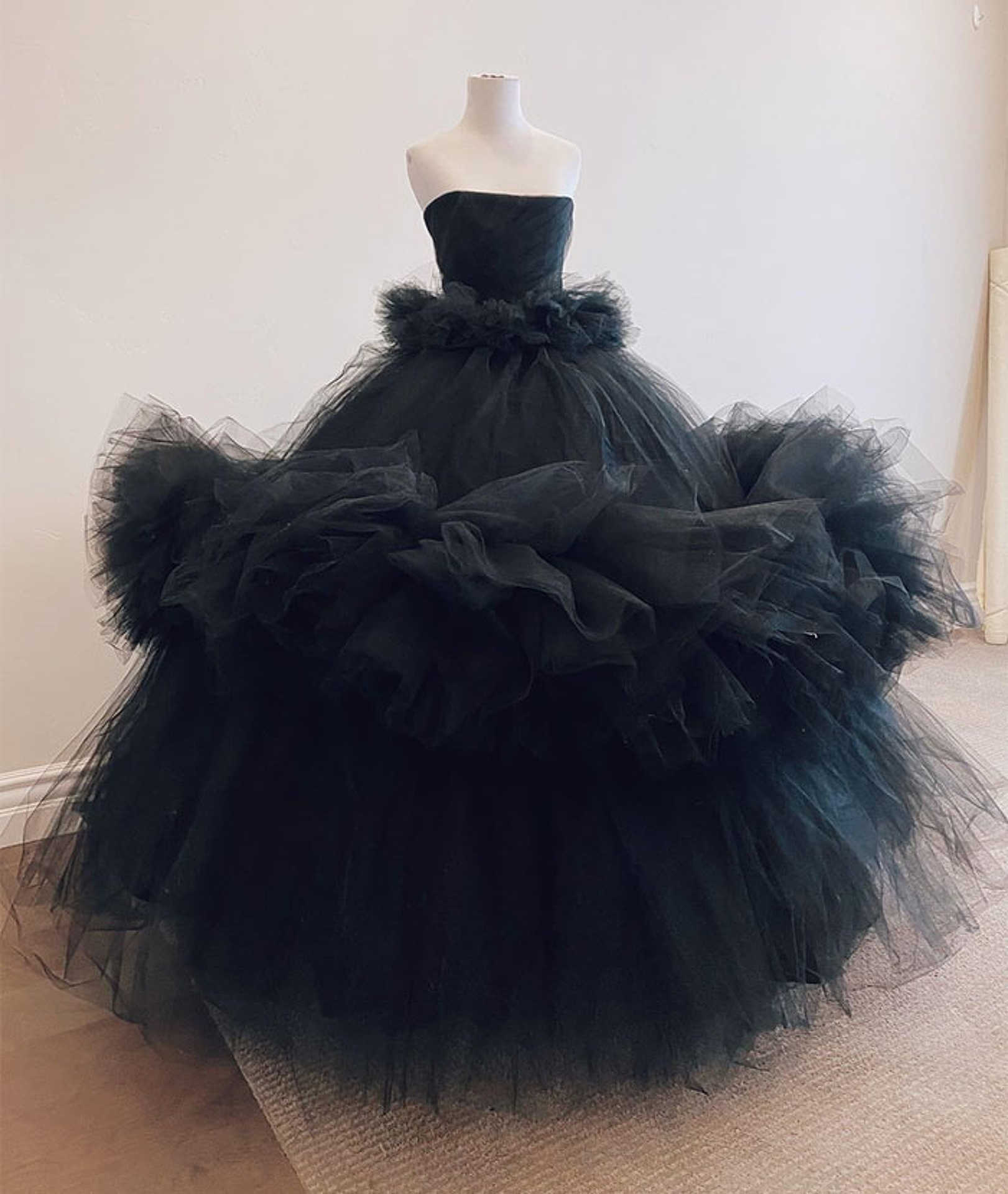 Giambattista Valli olasz divattervező ispirálta ruha