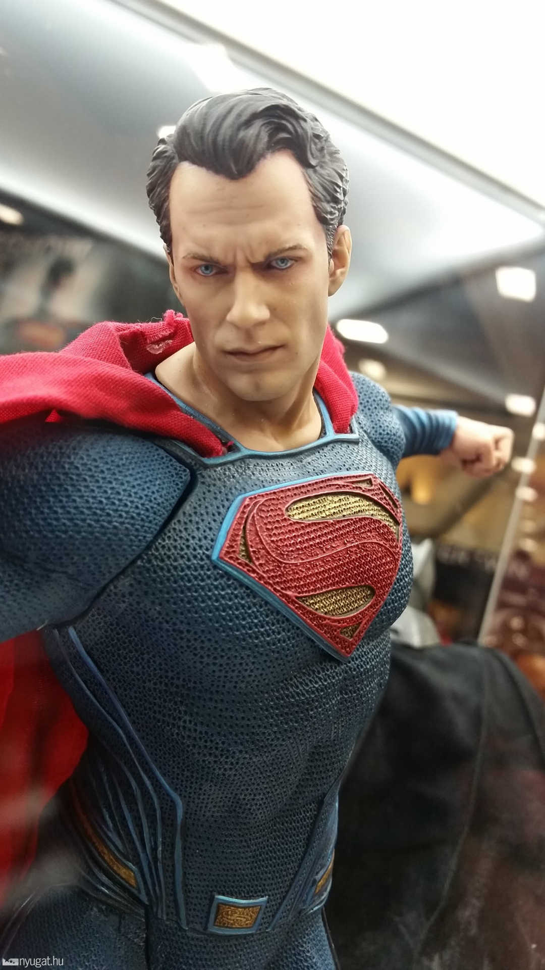 Batman Superman ellen: Az igazság hajnala szobrok