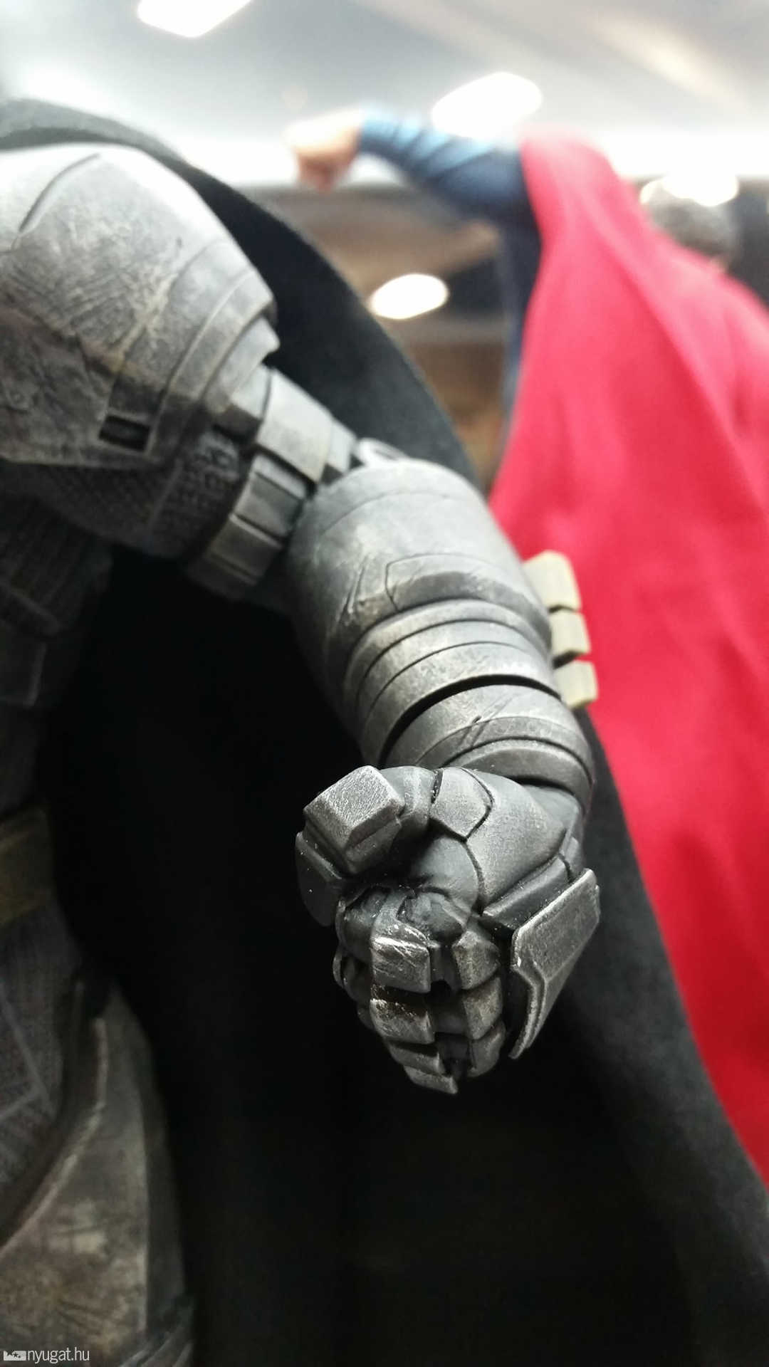 Batman Superman ellen: Az igazság hajnala szobrok