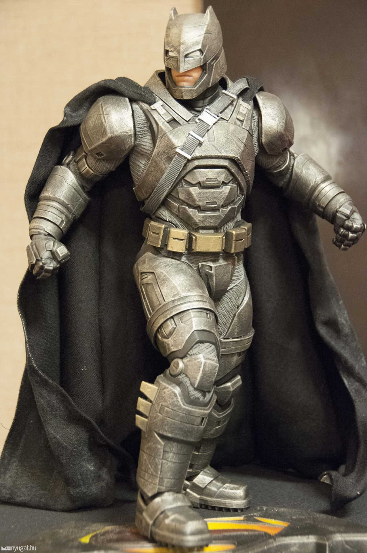 Batman Superman ellen: Az igazság hajnala szobrok