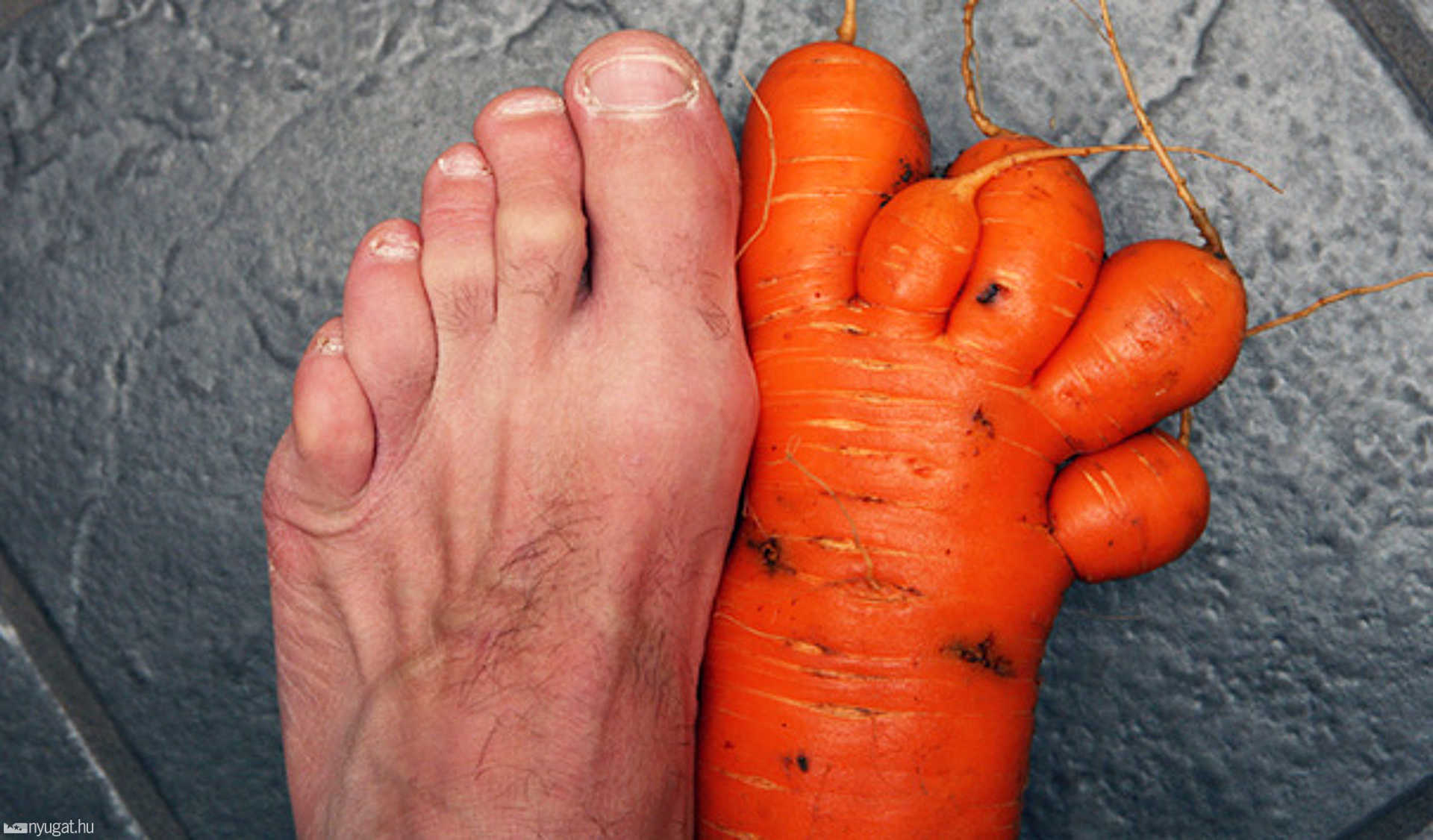 Мужик с морковкой. Морковь с ботвой. Девушка с морковью. Смешные овощи и фрукты. Женщина с морковкой.