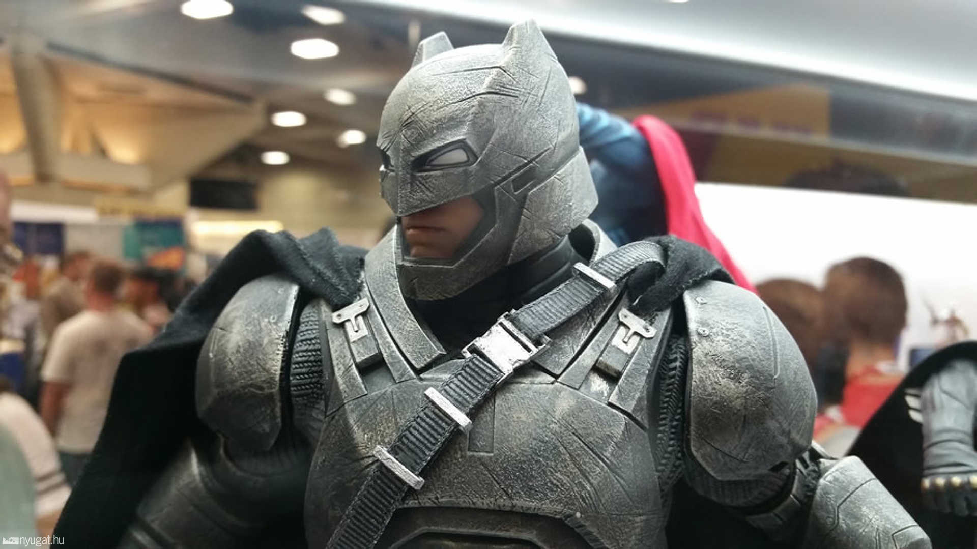 Batman Superman ellen: Az igazság hajnala szobrok